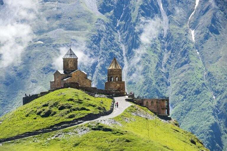 gergeti-trinity-church-kazbegi-georgia-3